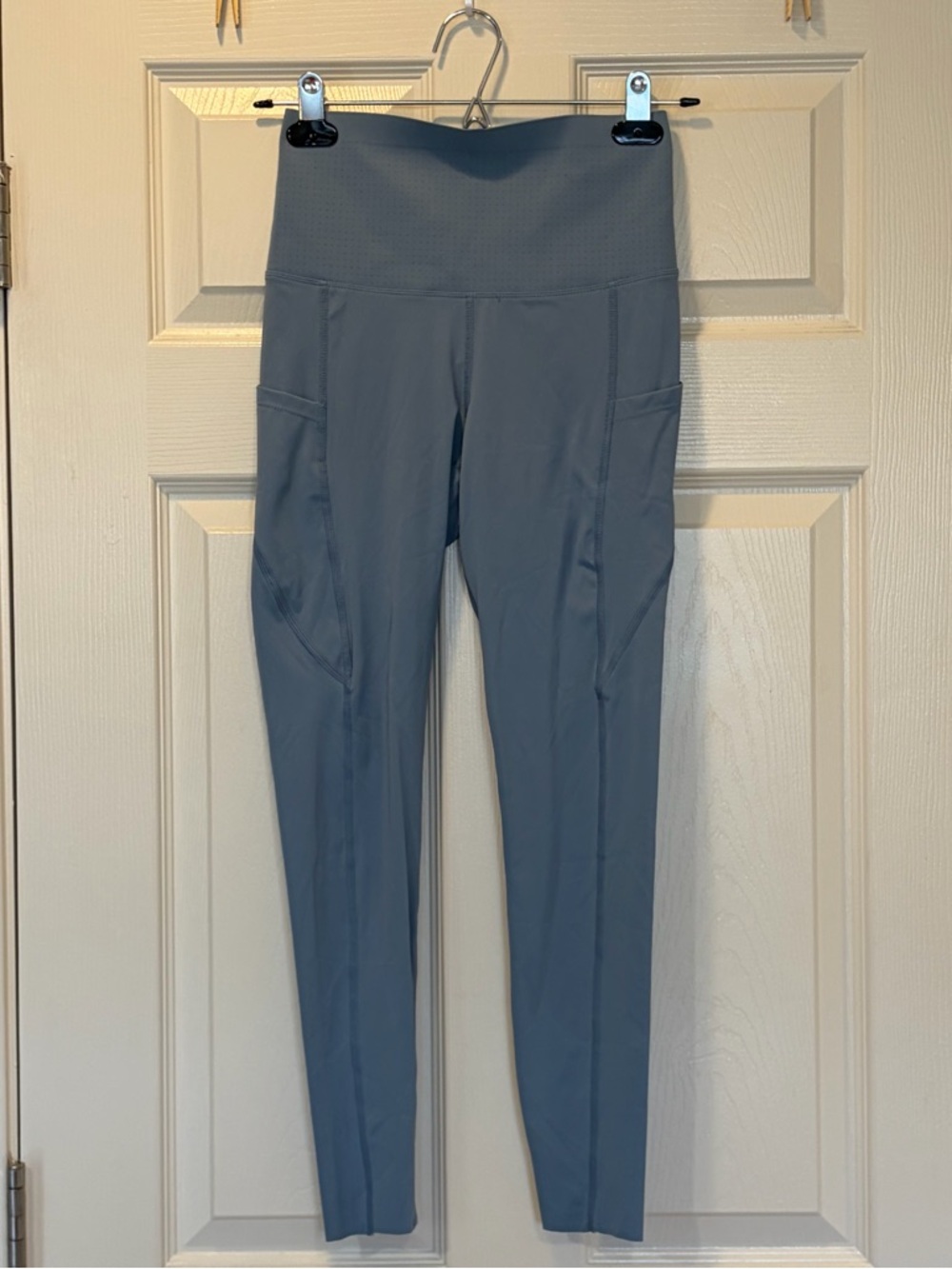 Halara Women’s Ice Blue 7/8 Leggings Medium NWT!